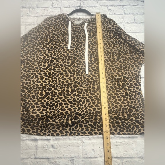 Orange Kiss Leopard Print Pullover w/ Hood. Size 3X. - Picture 5 of 7